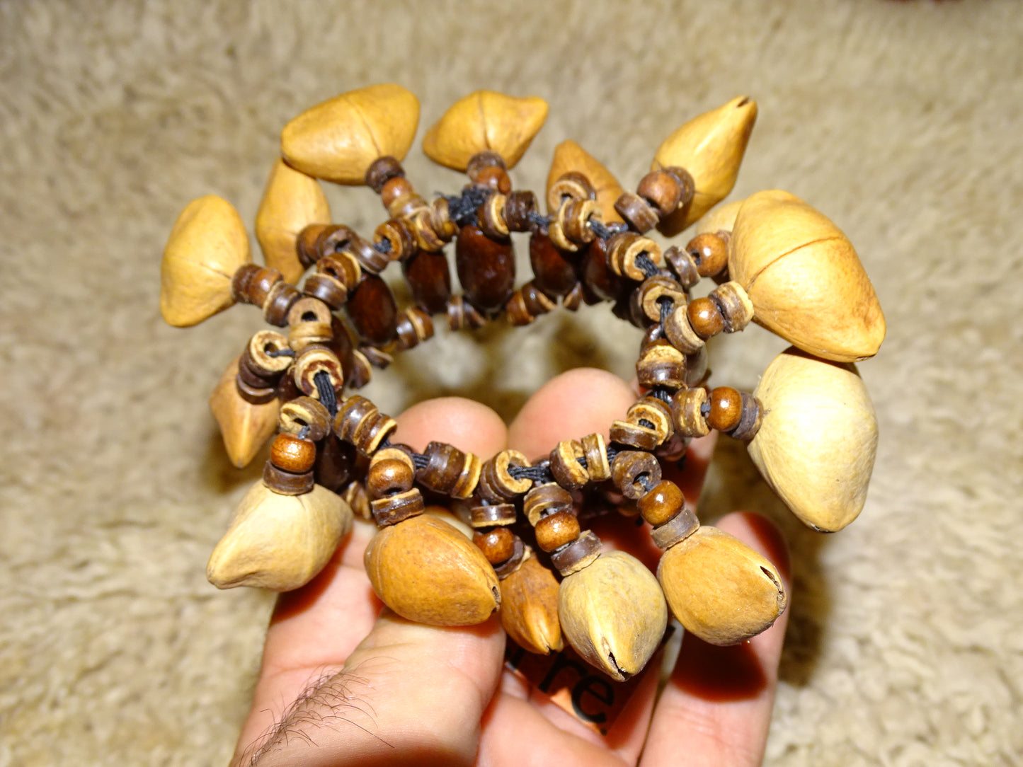 Selection of seed dance bracelets, models to choose from, handcrafted, perfect for accompaniment, fascinating and captivating sounds!...Seeds/nuts: Juju Chacha Pangui Pala Kemiri Tropical beans!