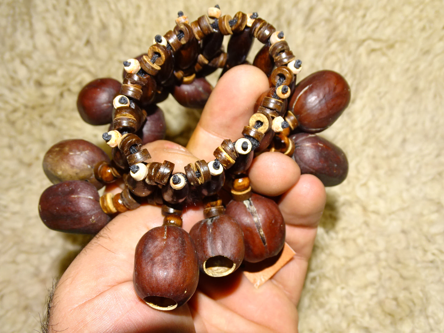 Selection of seed dance bracelets, models to choose from, handcrafted, perfect for accompaniment, fascinating and captivating sounds!...Seeds/nuts: Juju Chacha Pangui Pala Kemiri Tropical beans!