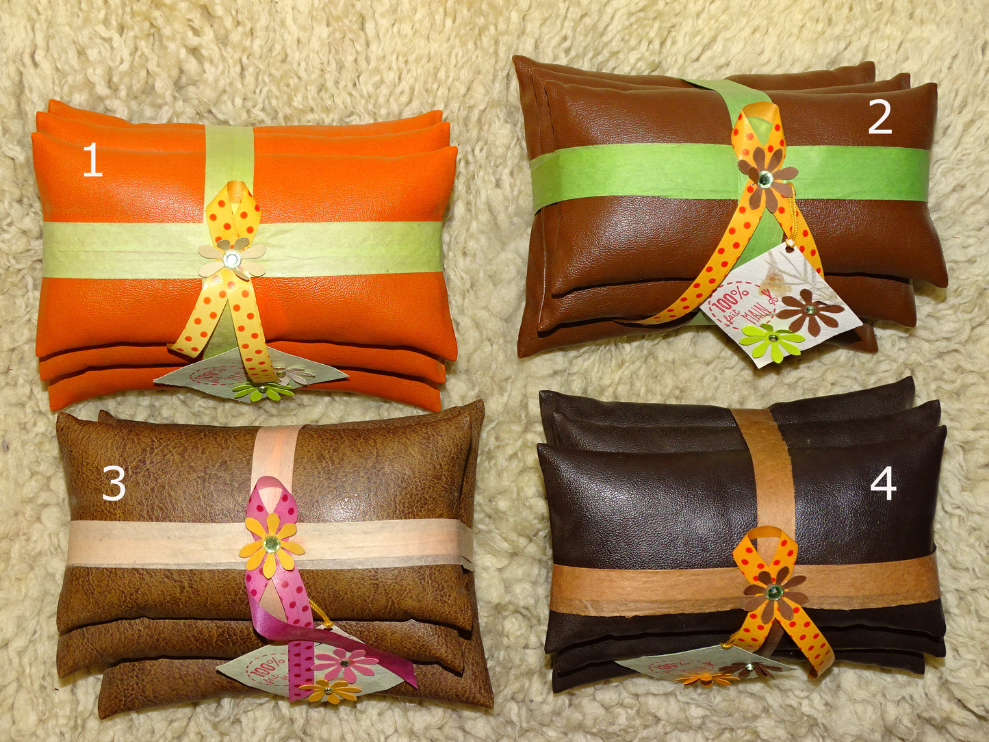 Set of 3 cushions measuring approximately 11x7x4 cm, for displaying jewelry or other items, 100% handmade in faux leather. Ask us for a custom size according to your needs! Sold in sets of 3!