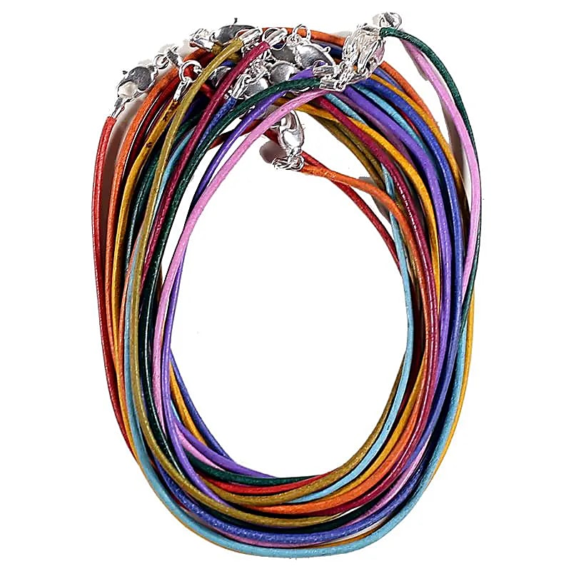 Cordon en fil de cuir de 1,5 mm de diamètre. 43 cm avec rajout de 5cm en chainette métallique, diverses couleurs au choix, bonne qualité, parfait pour assortir vos pendentifs préférés !