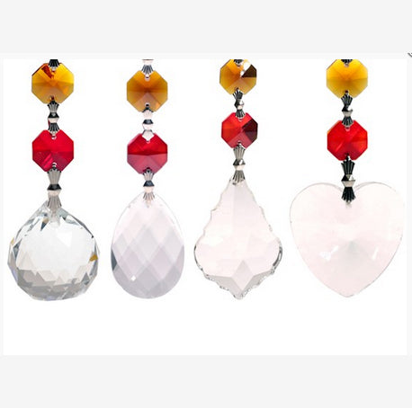 A selection of four Feng Shui crystal garlands in the colors of the 7 chakras! 20 centimeters long - 79 grams. Simple, elegant, and effective!