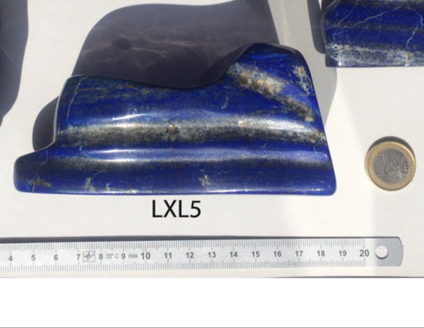 Lapis lazuli, forme libre polie de 131 x 68 x 48 mm - 706 grammes. Un bleu envoûtant et fascinant, pierre des pharaons !