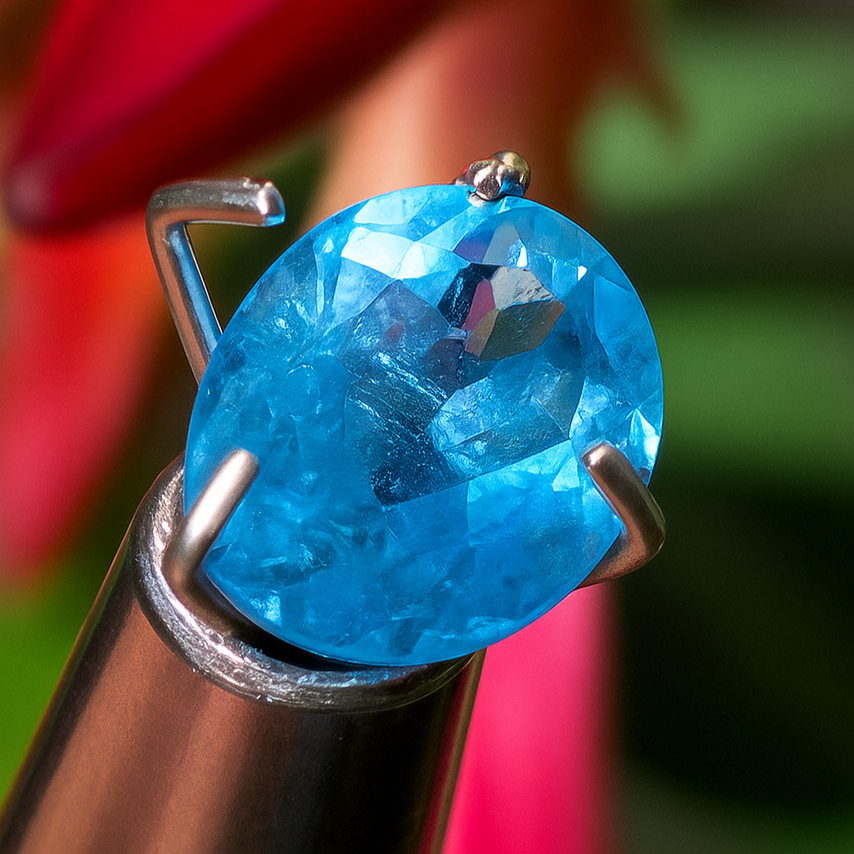 Saphir, superbe pierre fine taillée de 7mm x 5 x 3 - 1 carat. Parfait en bijouterie, collection ,exposition...