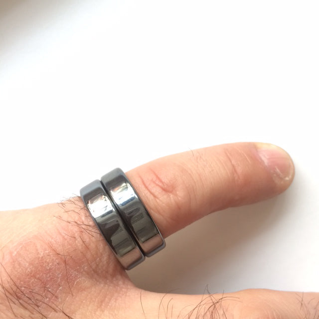 Bague/ Anneau/ Jonc en hématite ou Hématite Arc en ciel, disponible de la taille : 50 fr. à 70. Très belle qualité , vendu à l'unité ou par 2. Le cadeau parfait !