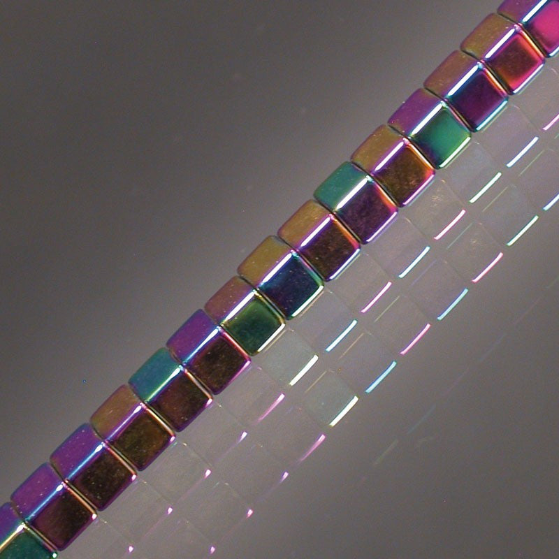 Hematite with a 'Titanium' finish, in a 17- to 21-centimeter bracelet, in a 40-centimeter bead strand, or in a 42-centimeter necklace. 4-millimeter square/cube-shaped beads. Superb effects!