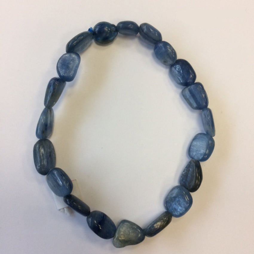 Cyanite disthène, bracelet de 17 à 21cm, collier de 42cm et sautoir de 60cm. Perles de type 'Graine' de formes naturelles montées sur fil de haute résistance !