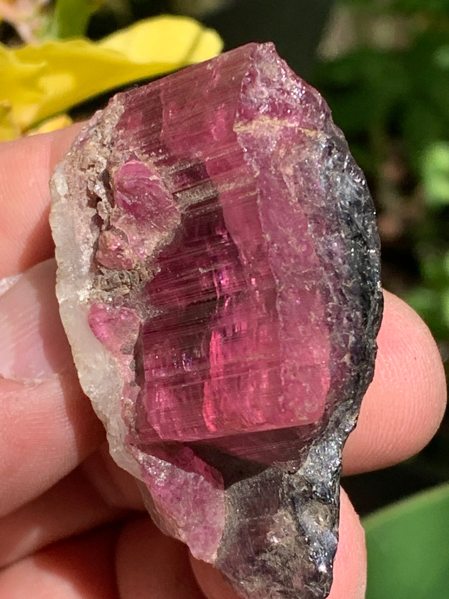 Tourmaline Rubellite, superbe spècimen naturel de 52mm x 35 x 23 - 52 grammes. Parfait en bijouterie, collection ,exposition...