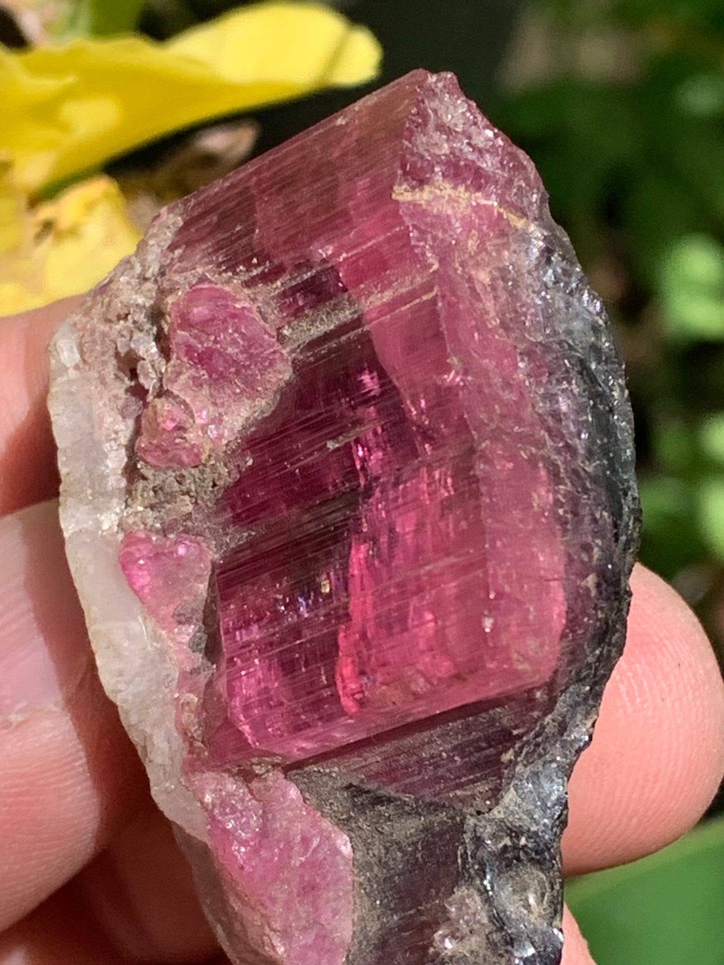 Tourmaline Rubellite, superbe spècimen naturel de 52mm x 35 x 23 - 52 grammes. Parfait en bijouterie, collection ,exposition...