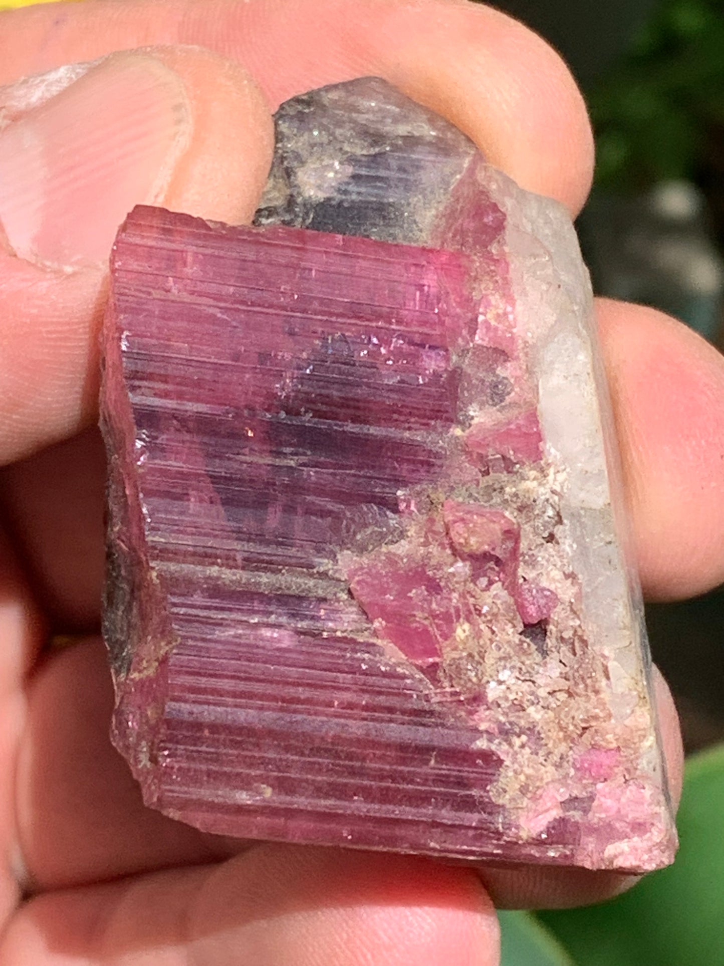 Tourmaline Rubellite, superbe spècimen naturel de 52mm x 35 x 23 - 52 grammes. Parfait en bijouterie, collection ,exposition...