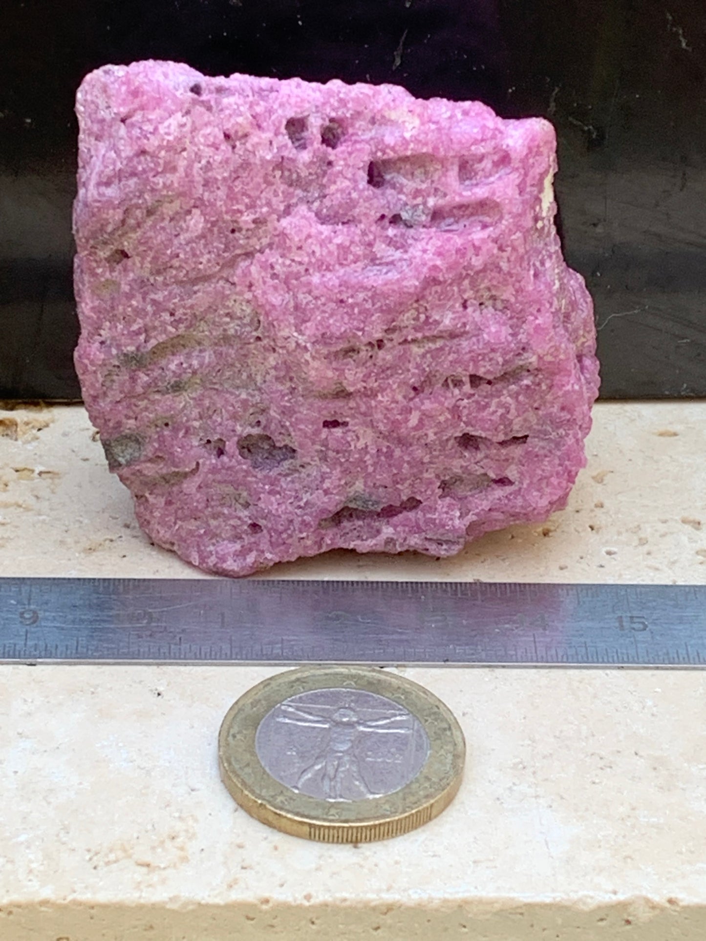 Rubis nid d'abeille, superbe spècimen naturel de 60mm x52 x30 - 140 grammes. Parfait en bijouterie, collection ,exposition...