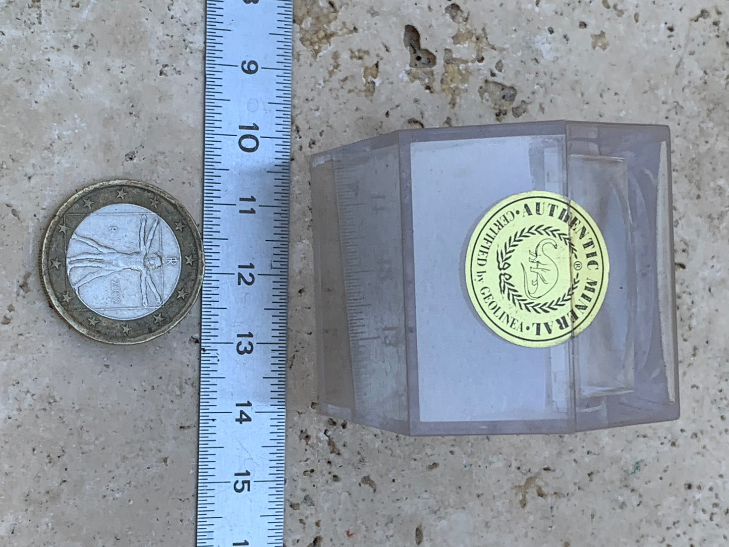 Ammonite pyritisé de France (Aveyron), de 22mm x 19 x 6 - 4,8 grammes. Parfait pour collection, exposition... Vendu avec boßte loupe de 4 x4 x4cm !