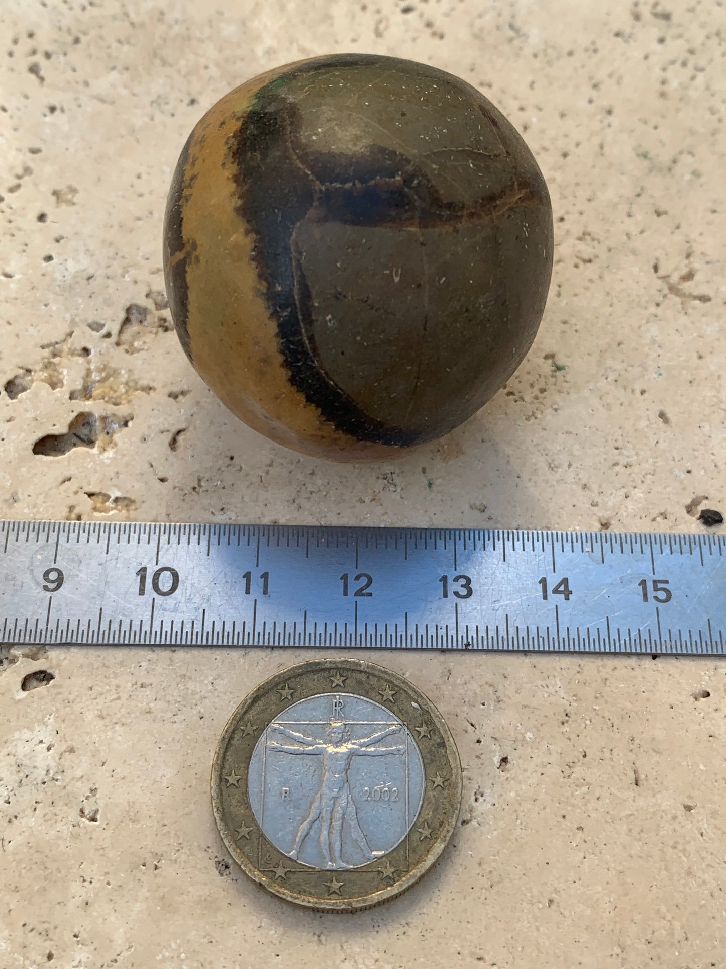 Septaria, spécimen roulée de 41mm x38 x35 - 76 gr. Superbe galet rond pour vos collections, expositions...