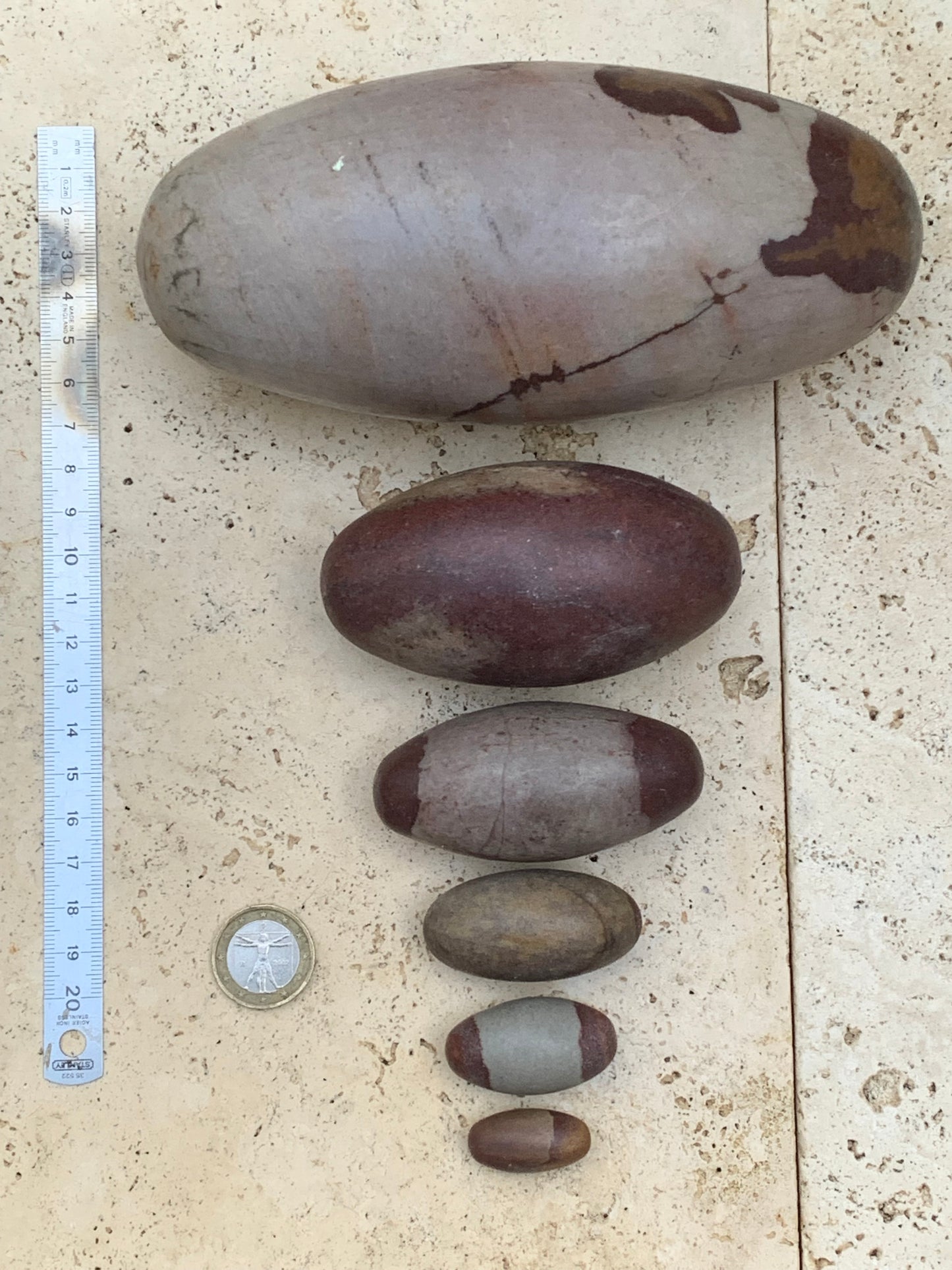 Shiva Lingham, 6 specimens ranging from 28 to 170 millimeters - from 7 to 1485 grams. Superb pieces for your collections, exhibitions, etc.