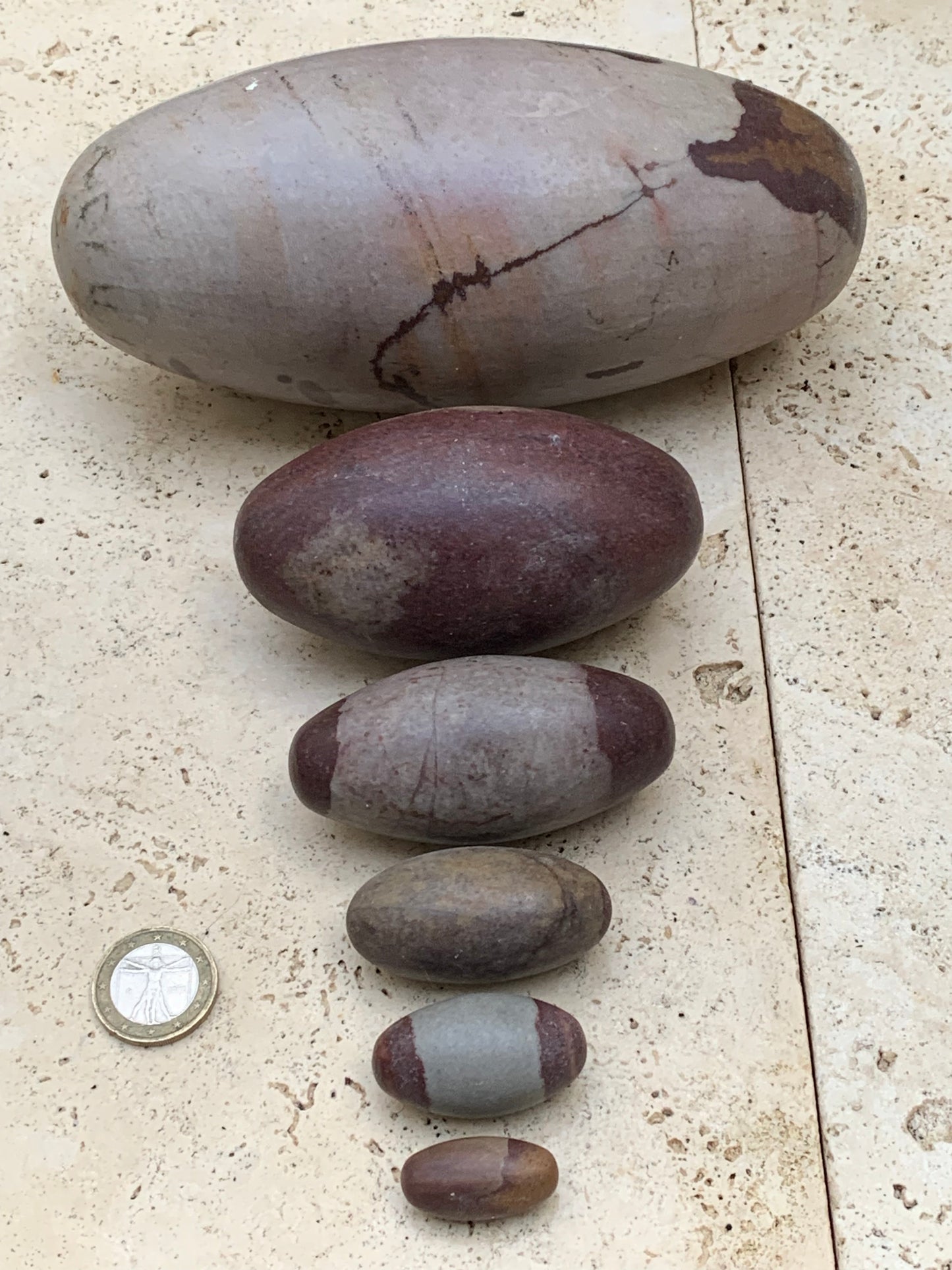 Shiva Lingham, 6 specimens ranging from 28 to 170 millimeters - from 7 to 1485 grams. Superb pieces for your collections, exhibitions, etc.
