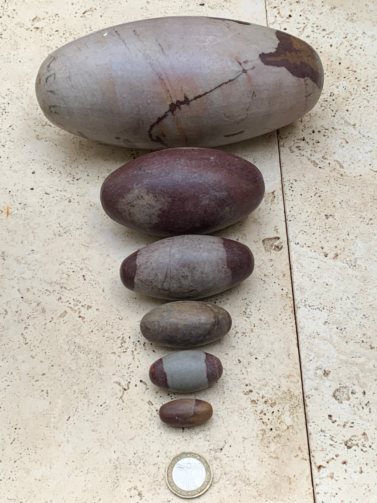 Shiva Lingham, 6 specimens ranging from 28 to 170 millimeters - from 7 to 1485 grams. Superb pieces for your collections, exhibitions, etc.