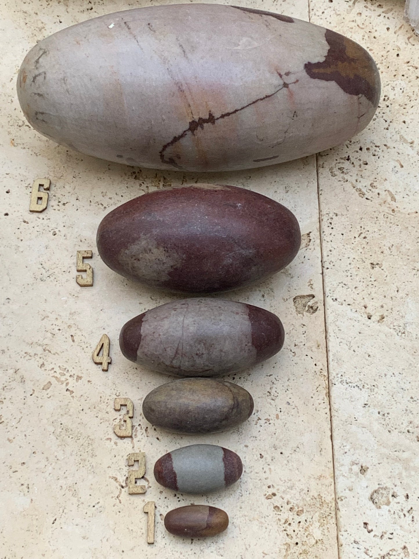 Shiva Lingham, 6 specimens ranging from 28 to 170 millimeters - from 7 to 1485 grams. Superb pieces for your collections, exhibitions, etc.