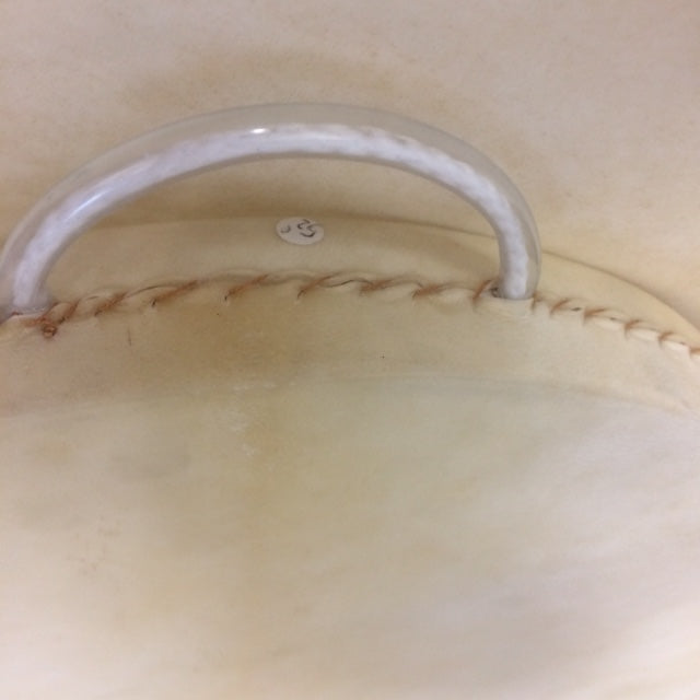 Tambour Océan, au choix de Ø 30, 35, 40 ou 50 centimètres. Tambour double peau (chèvre) pour imiter le son des vagues qui déferle sur la plage ! Parfait pour les bains de sons !