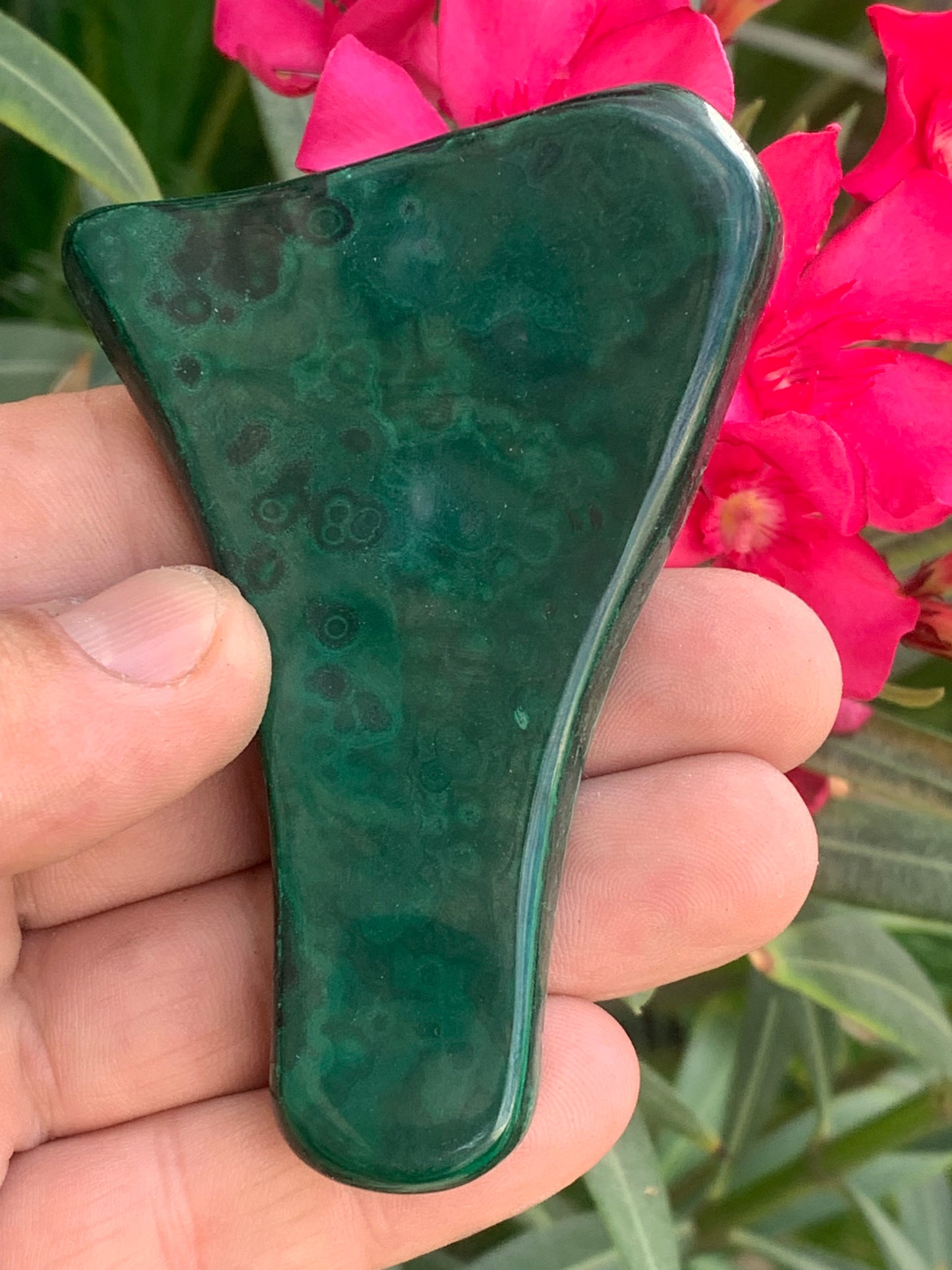 Malachite, spécimen de 95mm x 57 x 12 - 93 grammes . Parfait pour une collection, exposition, décoration !