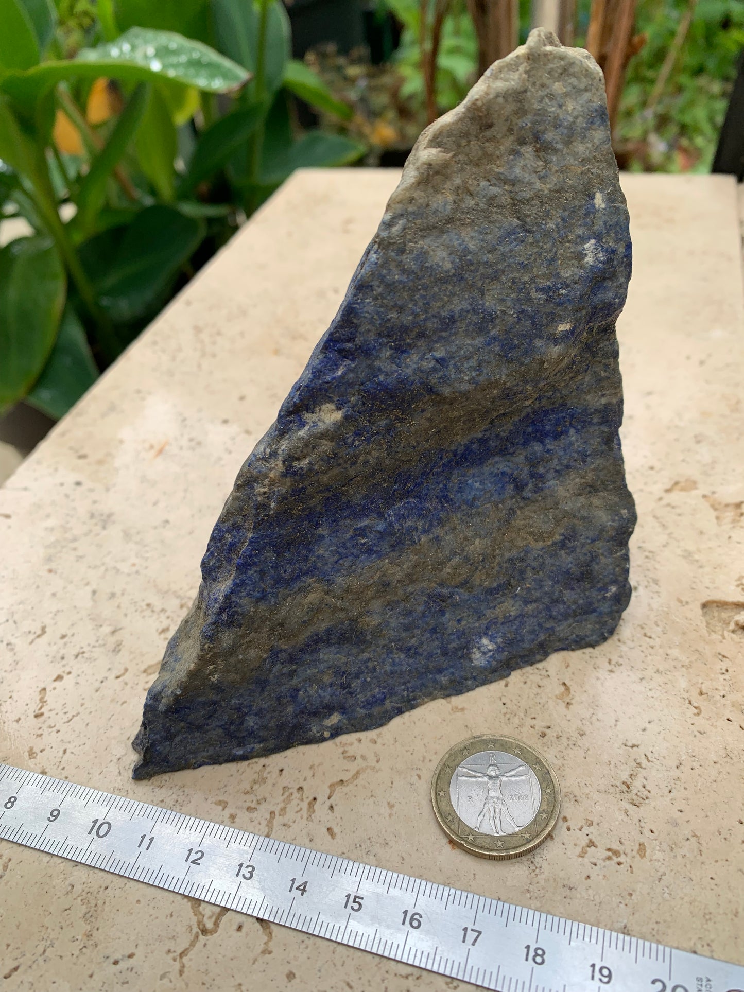 Lapis lazuli, spécimen brut de 152 x108 x 85 mm - 849 grammes. Un bleu envoûtant et fascinant, pierre des pharaons !