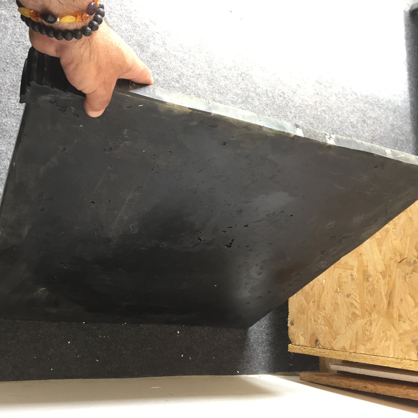 Table carré en Labradorite de 60 x 60 x 3 cm. Parfait pour fabriquer la table de vos rêves ou en décoration, exposition...