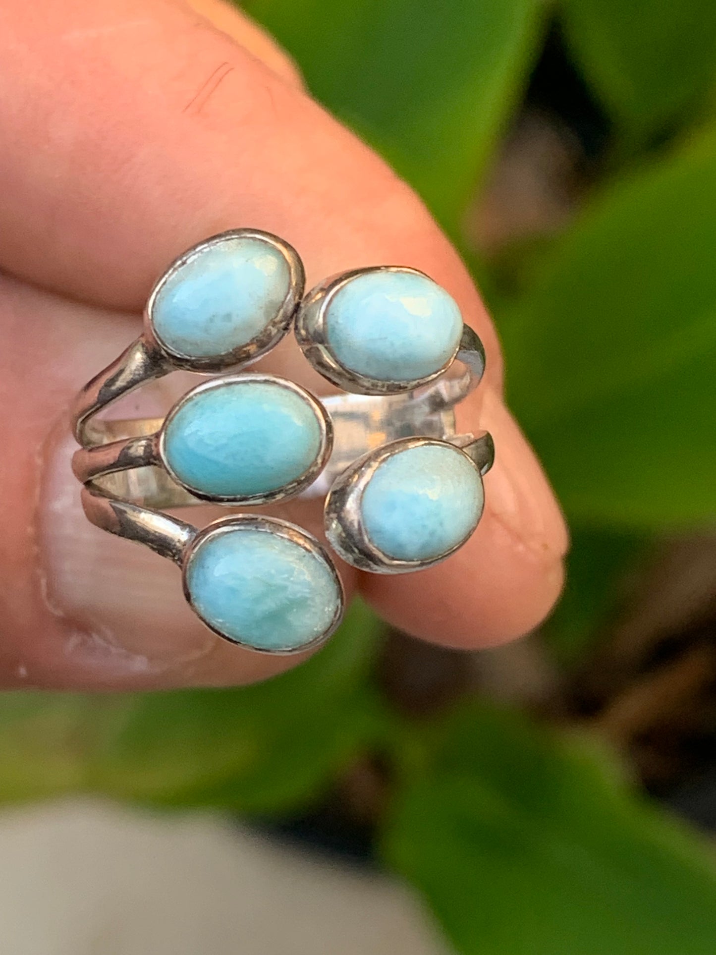 Bague en Larimar, montée Argent 0.925. Superbe pierre au bleu qui rappelle l'océan ! Très belle réalisation ! Taille 55 !