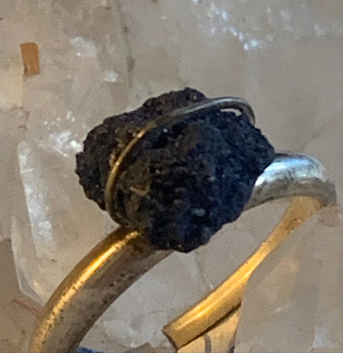 Bague en Azurite, en Argent 0.925. Superbe pierre brute à l'origine du lapis lazuli ! Réglable de la taille 53 à 60 Fr.