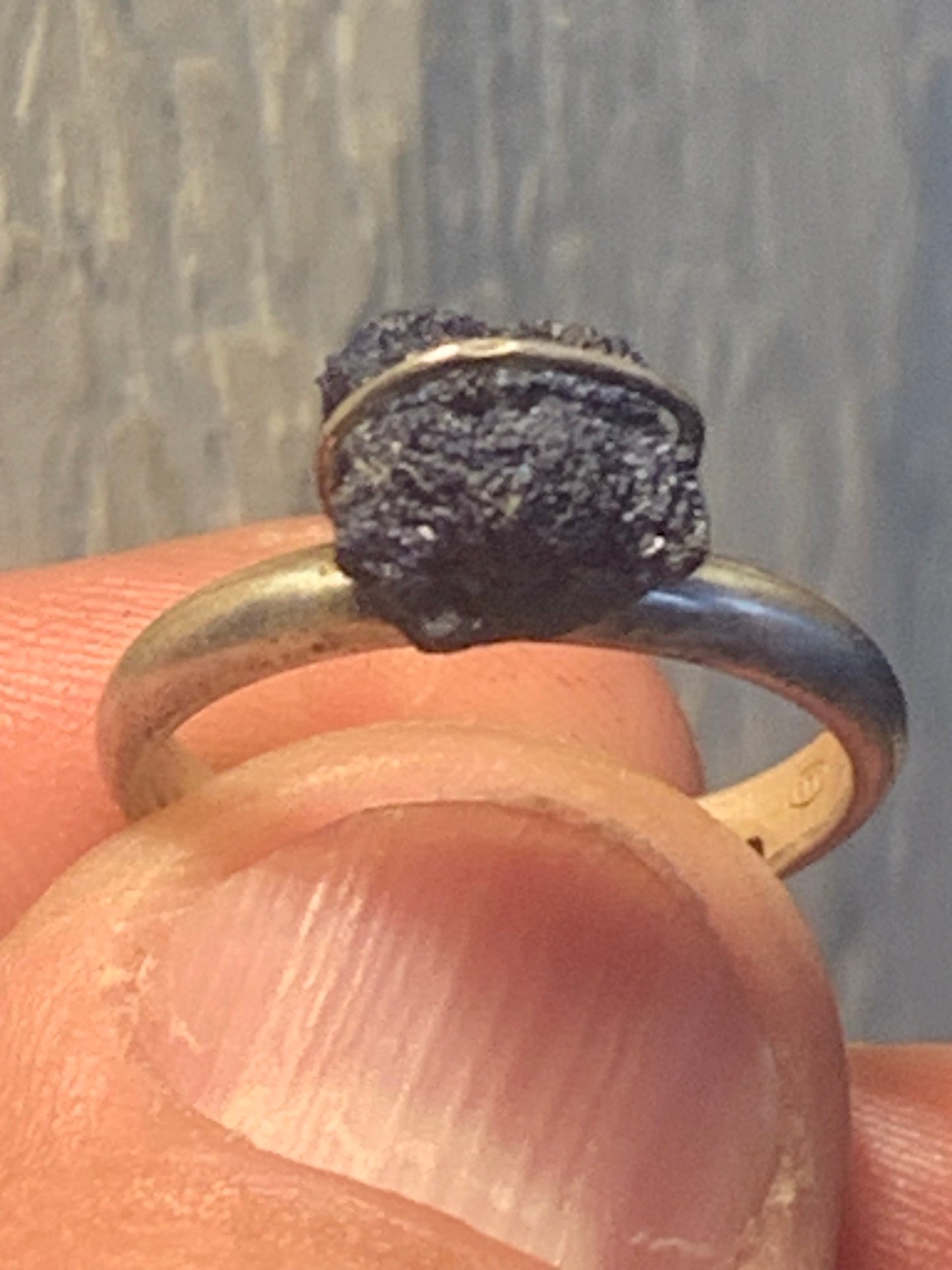 Bague en Azurite, en Argent 0.925. Superbe pierre brute à l'origine du lapis lazuli ! Réglable de la taille 53 à 60 Fr.