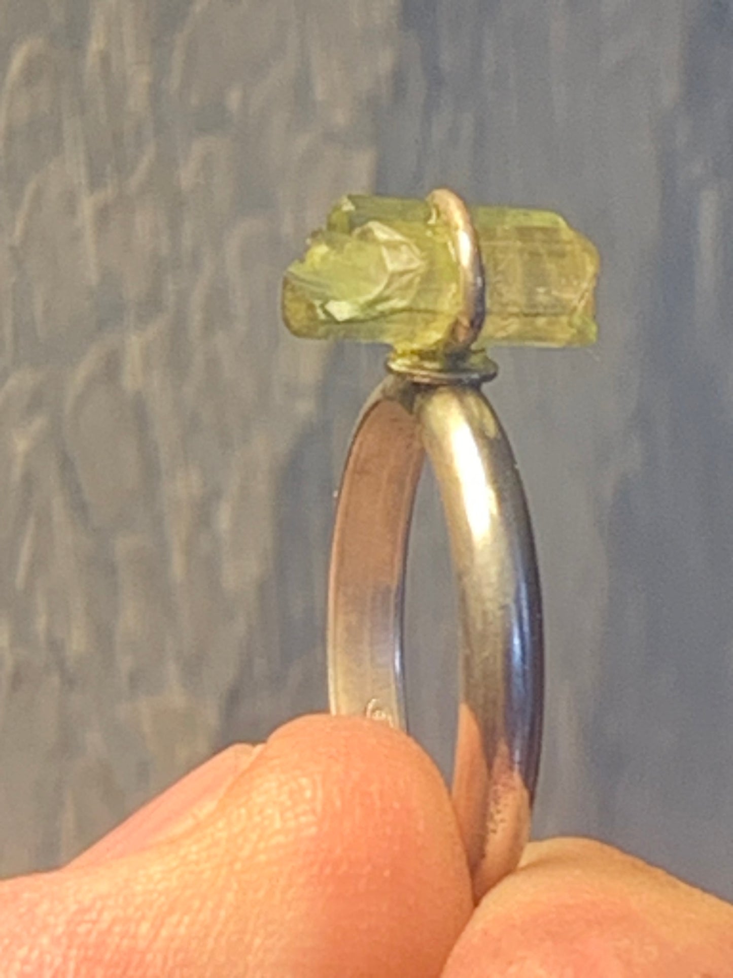 Watermelon tourmaline ring, in 0.925 silver. Superb raw stone of Afghan origin! Adjustable from size 53 to 60 Fr.