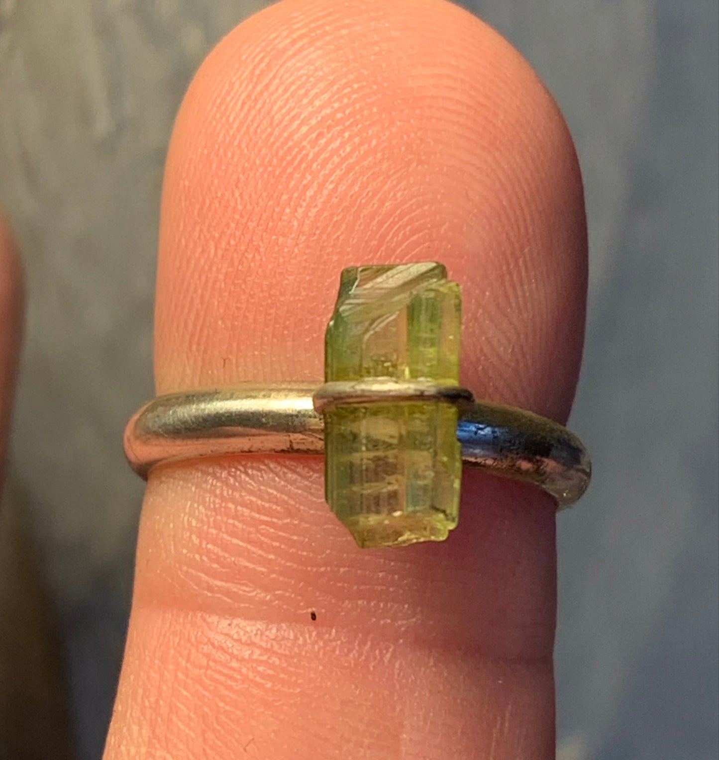 Watermelon tourmaline ring, in 0.925 silver. Superb raw stone of Afghan origin! Adjustable from size 53 to 60 Fr.