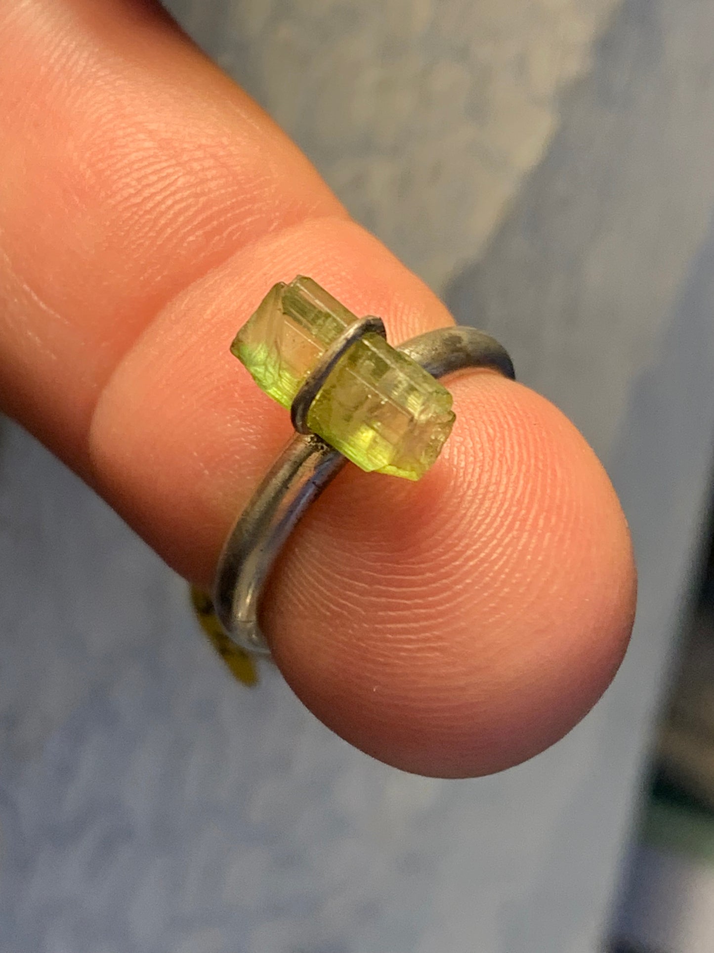 Watermelon tourmaline ring, in 0.925 silver. Superb raw stone of Afghan origin! Adjustable from size 53 to 60 Fr.