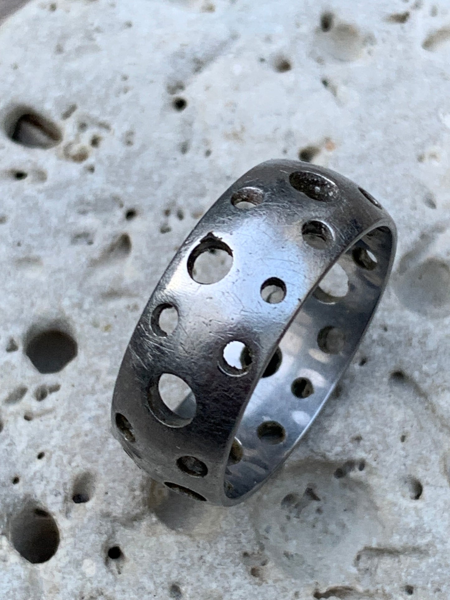 Bague en acier inoxydable 100%, couleur Argent. Superbe pièce ! Taille 63 Fr - Pour homme ou femme !