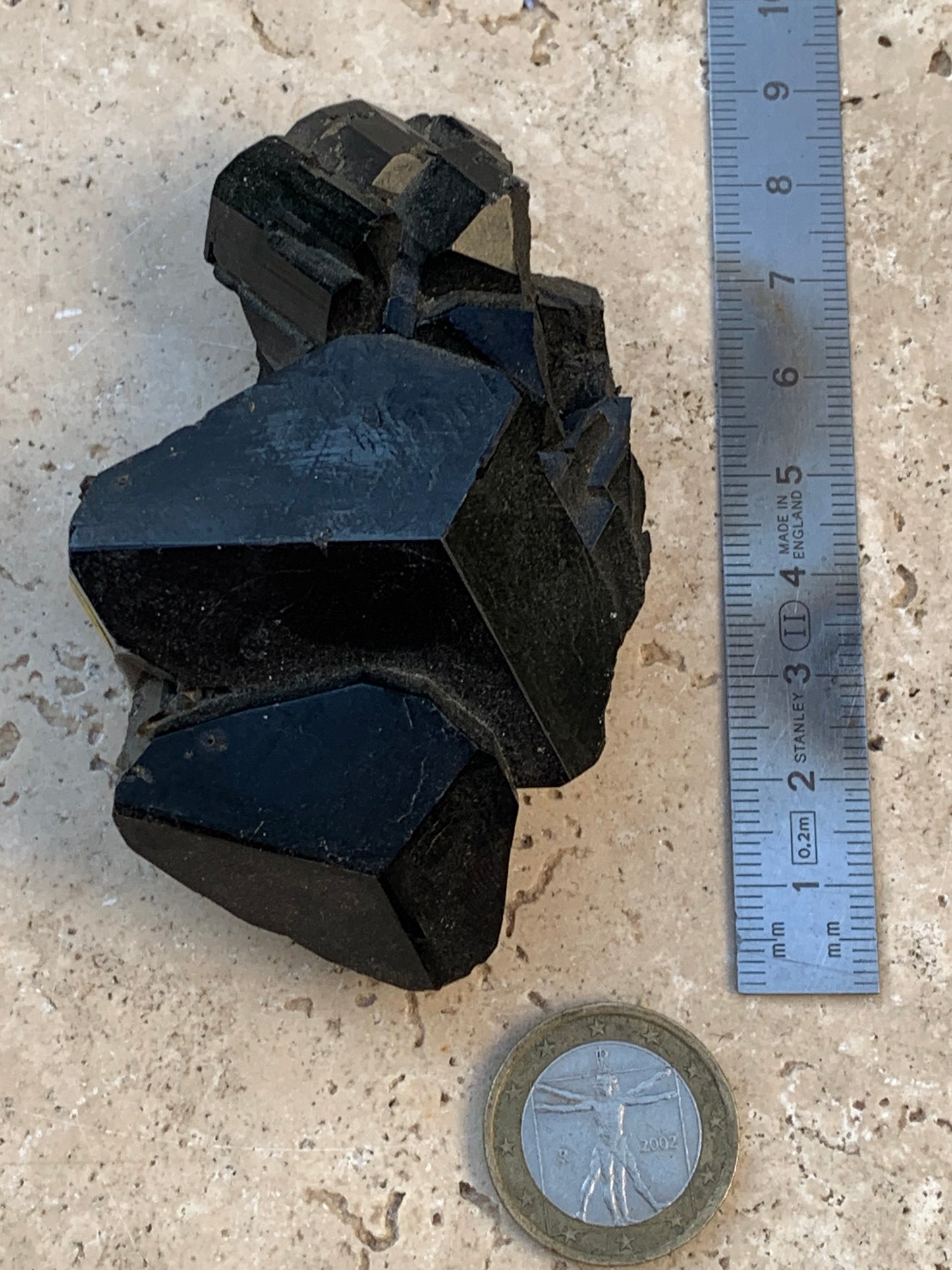 Black tourmaline, natural specimen, twin of 83 x 53 x 32 mm - 166.8 grams. A very beautiful piece with several 3-sided heads!