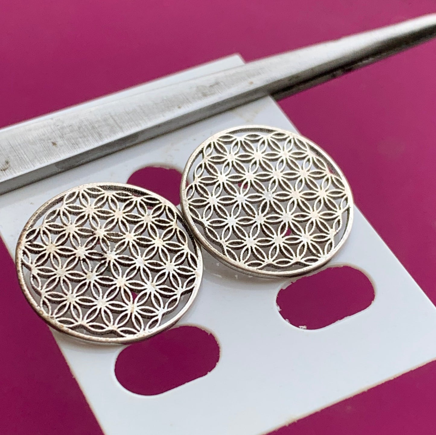 Puces/ Clous/ Boucles d'oreilles en fleur de vie, finition Argent 0.925, très belle qualité, faîte en Allemagne par un bijoutier passionné ! parfait !