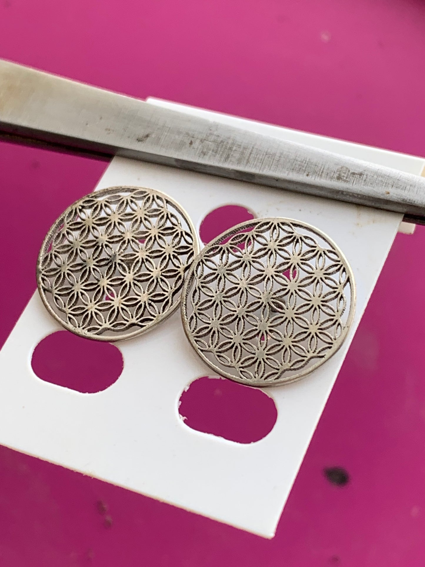 Puces/ Clous/ Boucles d'oreilles en fleur de vie, finition Argent 0.925, très belle qualité, faîte en Allemagne par un bijoutier passionné ! parfait !