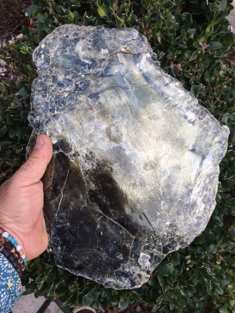 Mica noir ou Biotite - Tranche naturelle de 250 grammes - de 40 x 30 x 10mm ! Superbe et pièce rare !
