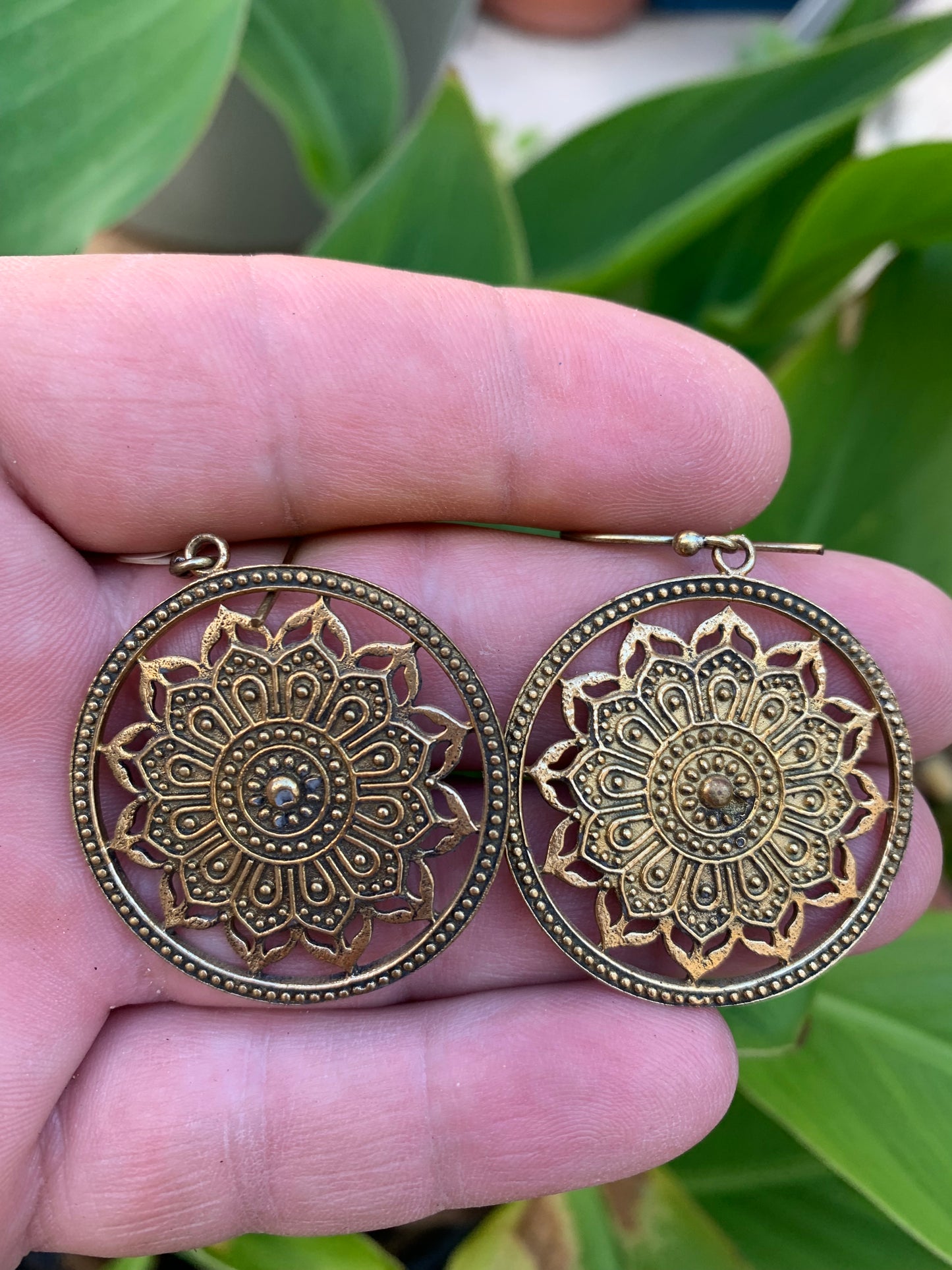 Boucles d'oreilles en forme de Mandala de 35 millimètres de diamètre, finition laiton, superbes pièces, parfait !
