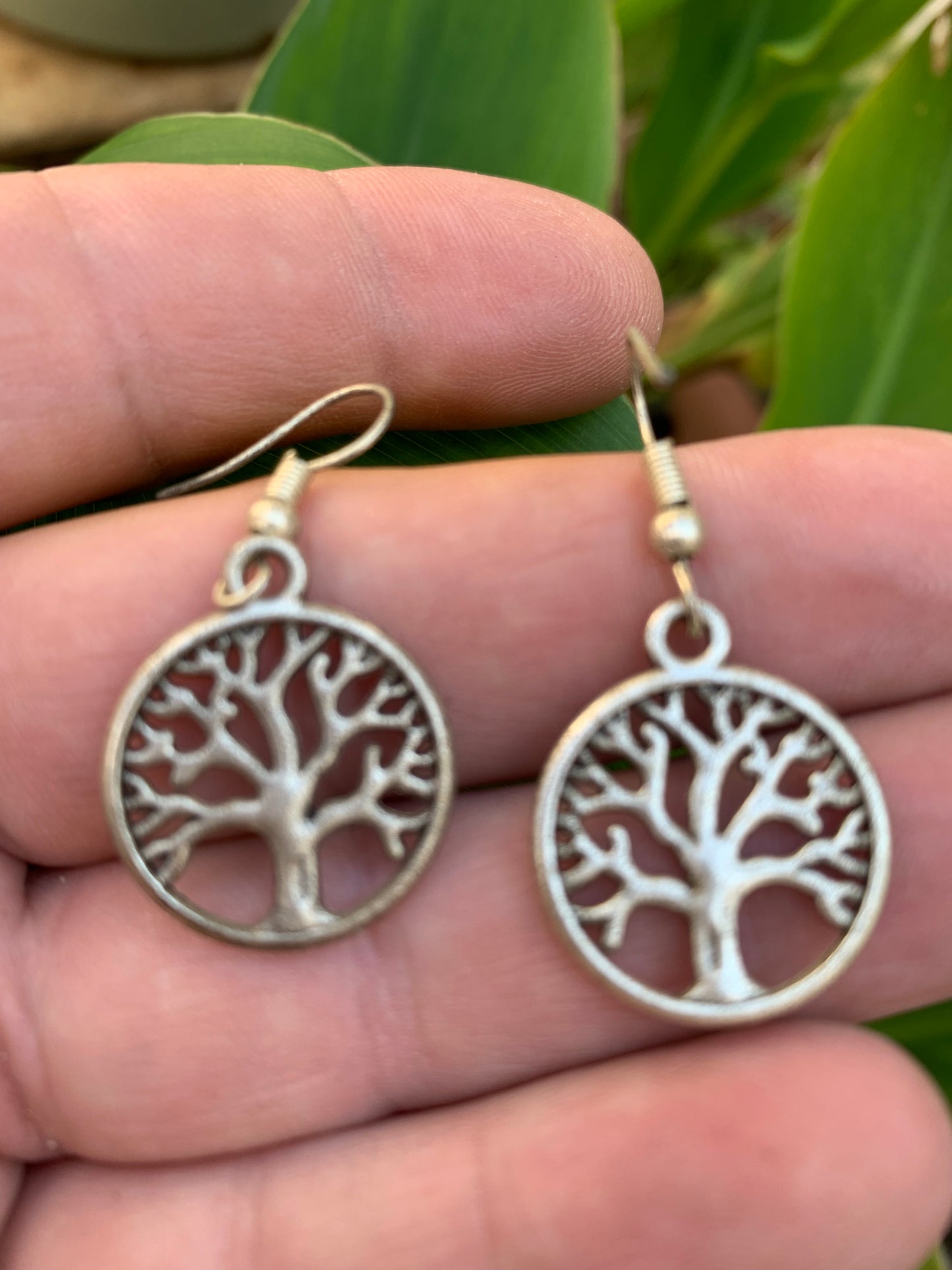 Boucles d'oreilles en forme 'd'Arbre de vie' de 20 millimètres de diamètre, finition laiton argenté, très beau modèle, parfait !