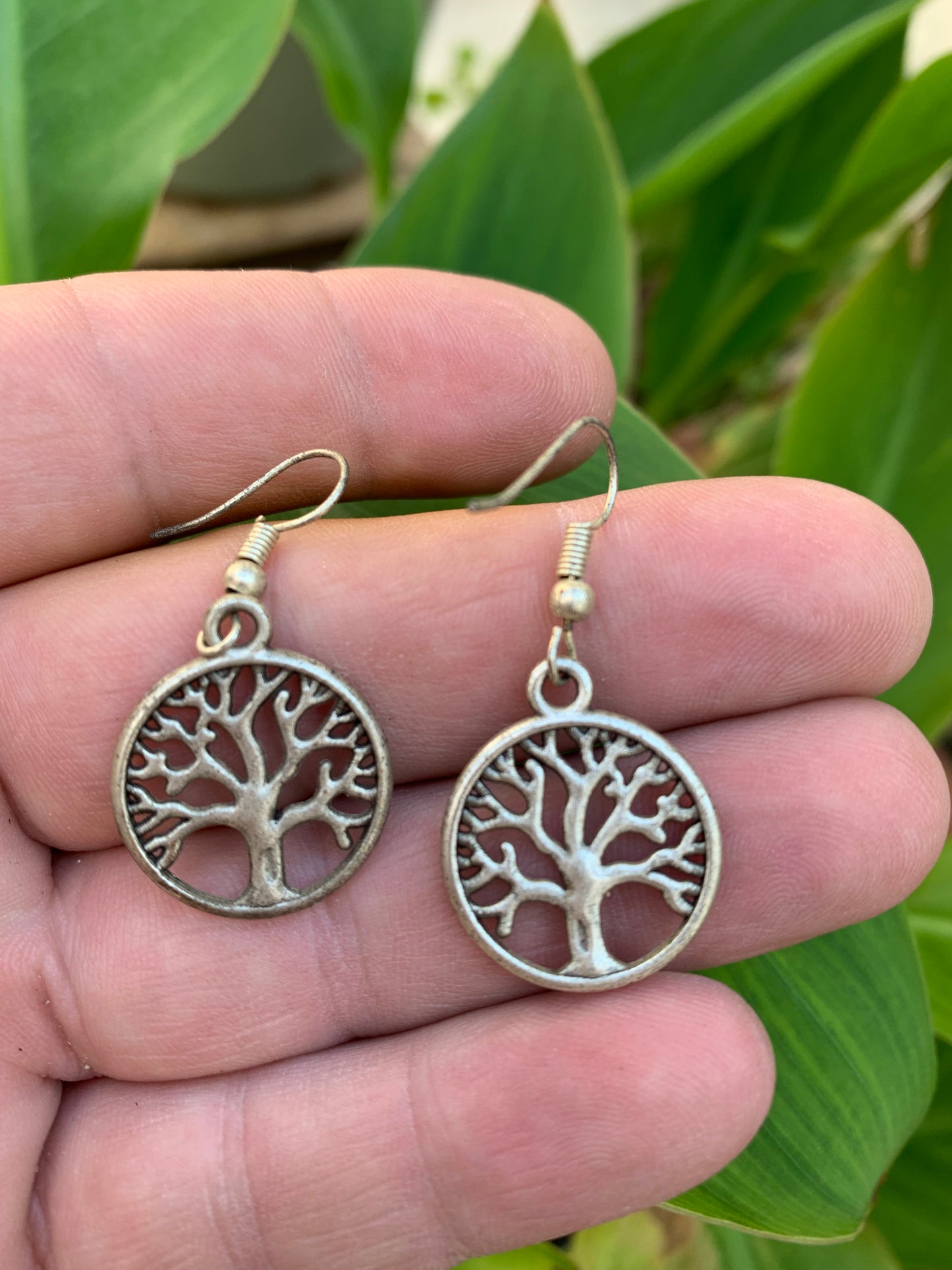 Boucles d'oreilles en forme 'd'Arbre de vie' de 20 millimètres de diamètre, finition laiton argenté, très beau modèle, parfait !