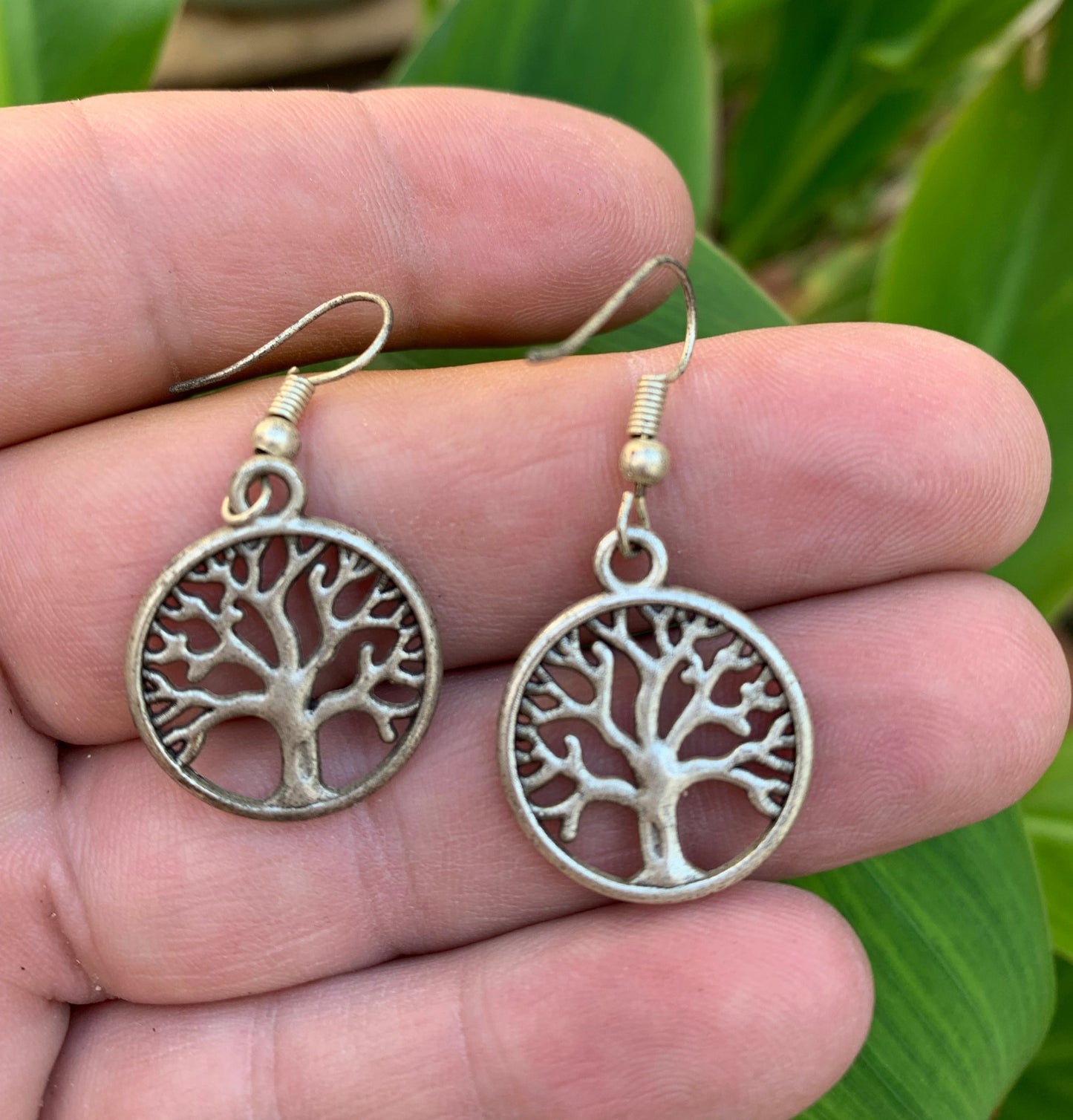 Boucles d'oreilles en forme 'd'Arbre de vie' de 20 millimètres de diamètre, finition laiton argenté, très beau modèle, parfait !