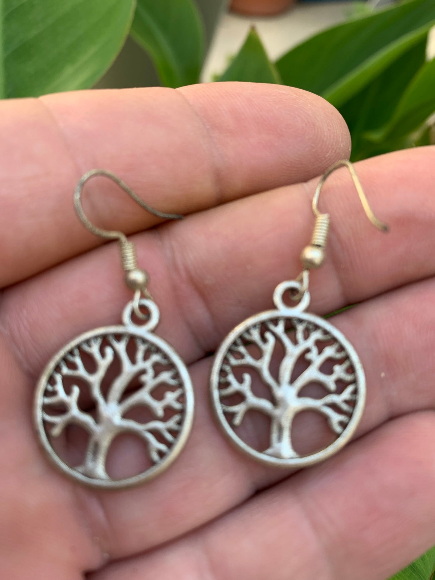 Boucles d'oreilles en forme 'd'Arbre de vie' de 20 millimètres de diamètre, finition laiton argenté, très beau modèle, parfait !