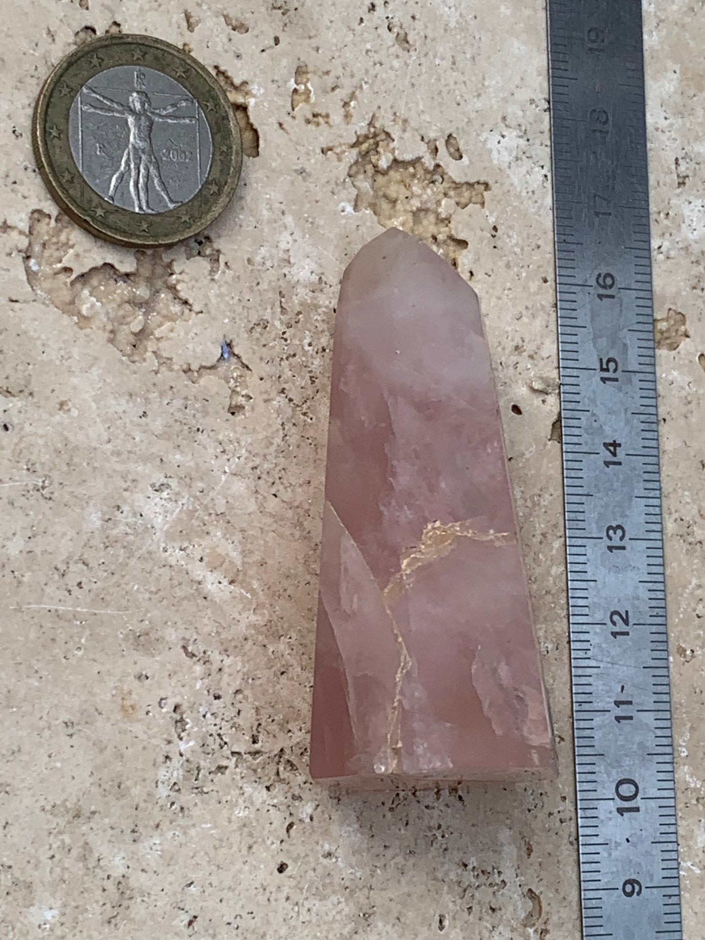 Quartz rose, pointe laser de 62 x 28 x 24 millimètres - 58 grammes. Superbe qualité, parfait pour vos collections, expositions...