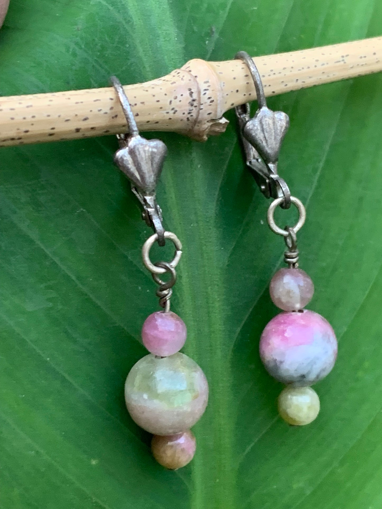 Boucles d'oreilles en Tourmaline rose (Rubellite), 3 perles sur tige en métal, qualité AA à AAA. Vendu en Argent ou en laiton finition argenté ou doré, parfait !