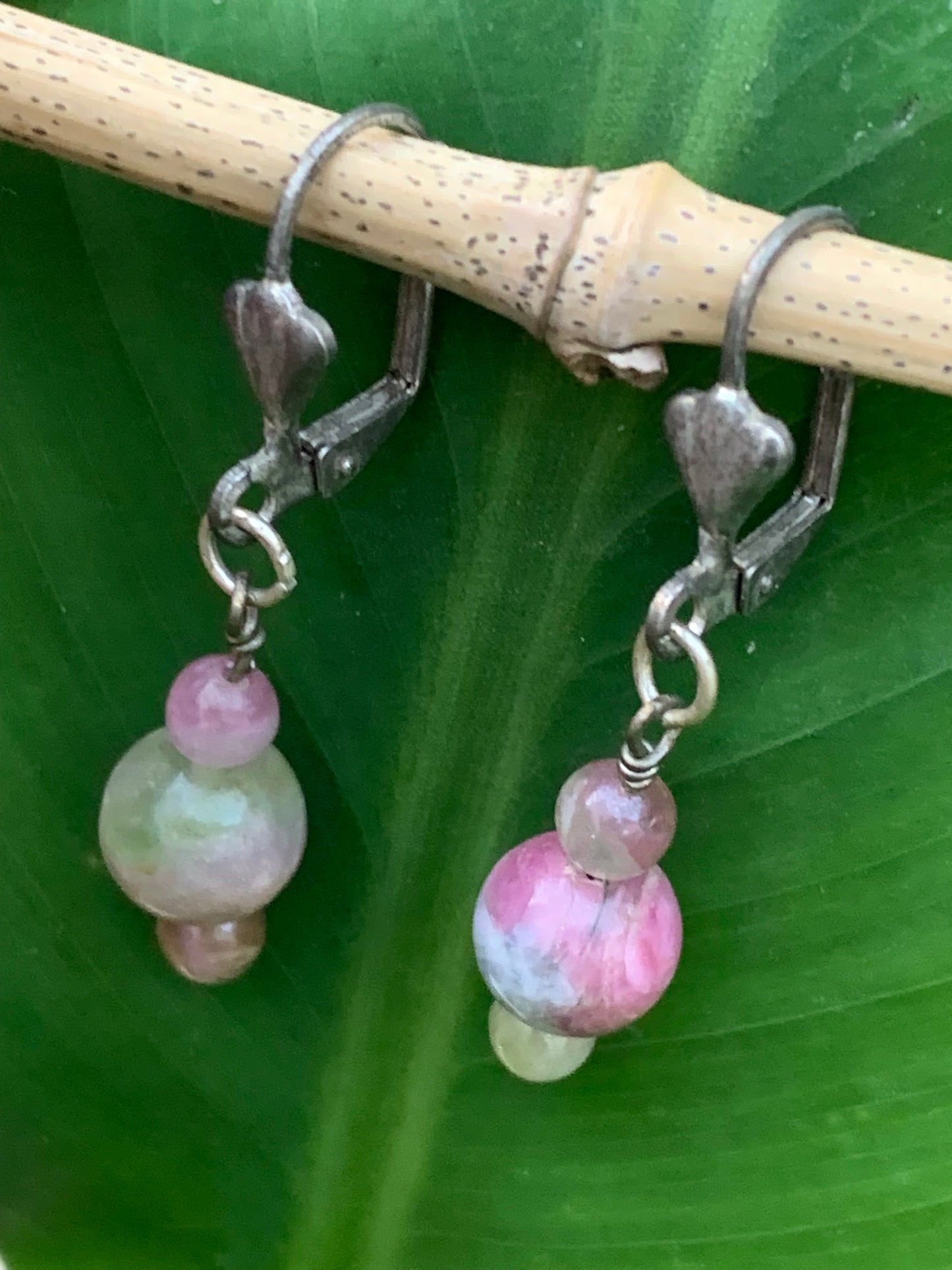 Boucles d'oreilles en Tourmaline rose (Rubellite), 3 perles sur tige en métal, qualité AA à AAA. Vendu en Argent ou en laiton finition argenté ou doré, parfait !
