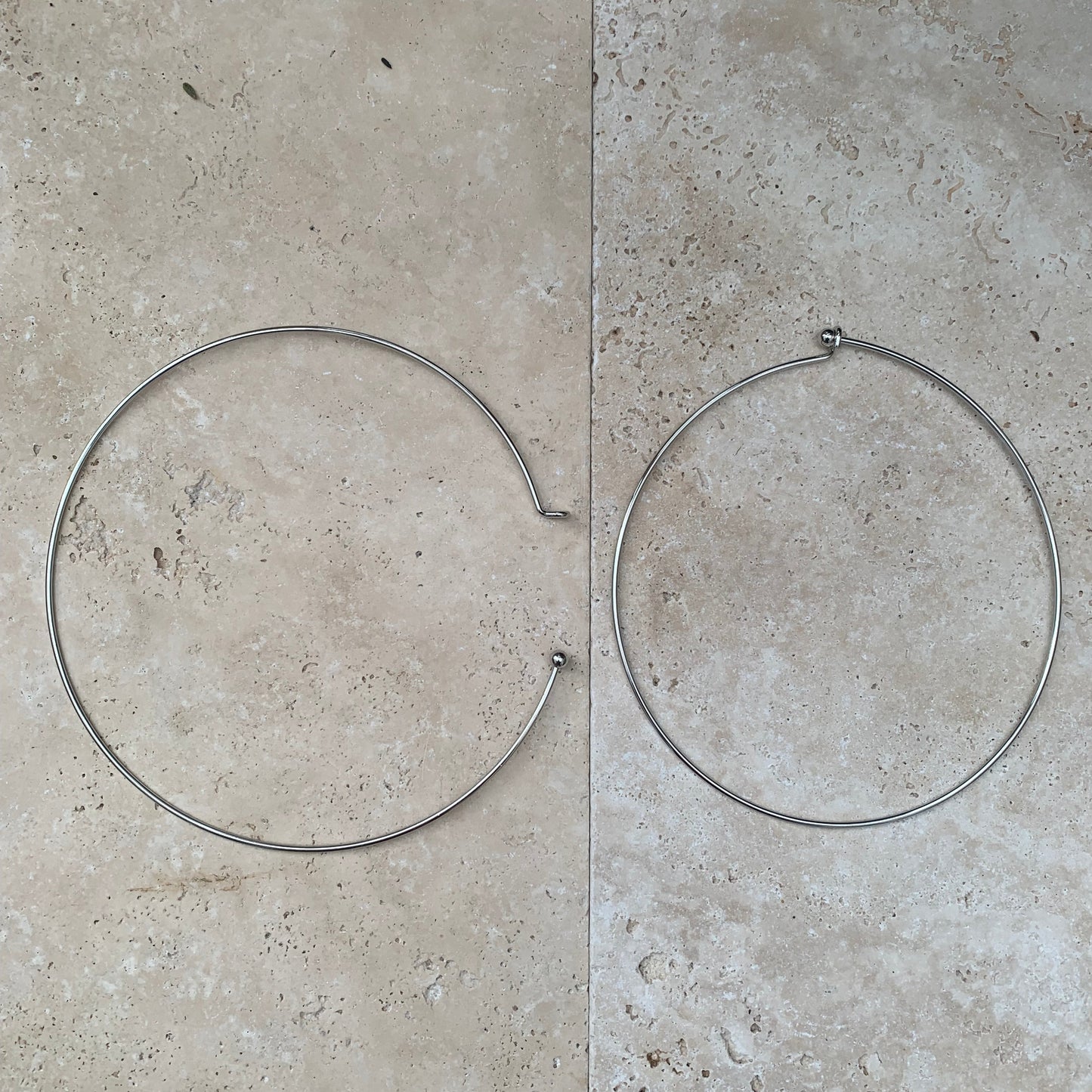 Rigid choker, 2 millimeters in diameter. Approximately 35 centimeters long! Made of brass, silver or gold color, your choice!