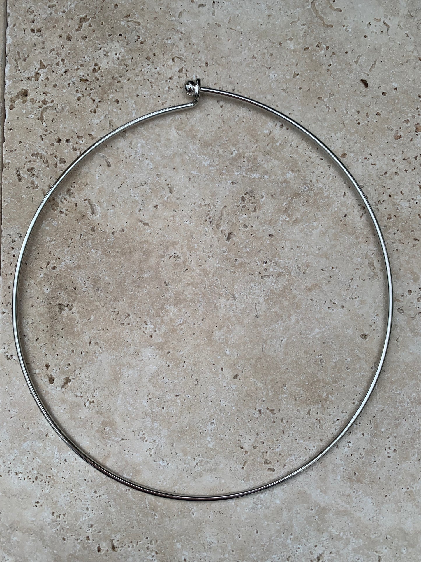 Rigid choker, 2 millimeters in diameter. Approximately 35 centimeters long! Made of brass, silver or gold color, your choice!