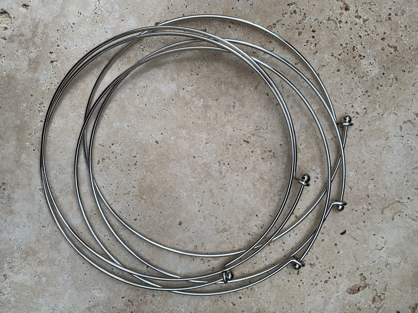 Rigid choker, 2 millimeters in diameter. Approximately 35 centimeters long! Made of brass, silver or gold color, your choice!