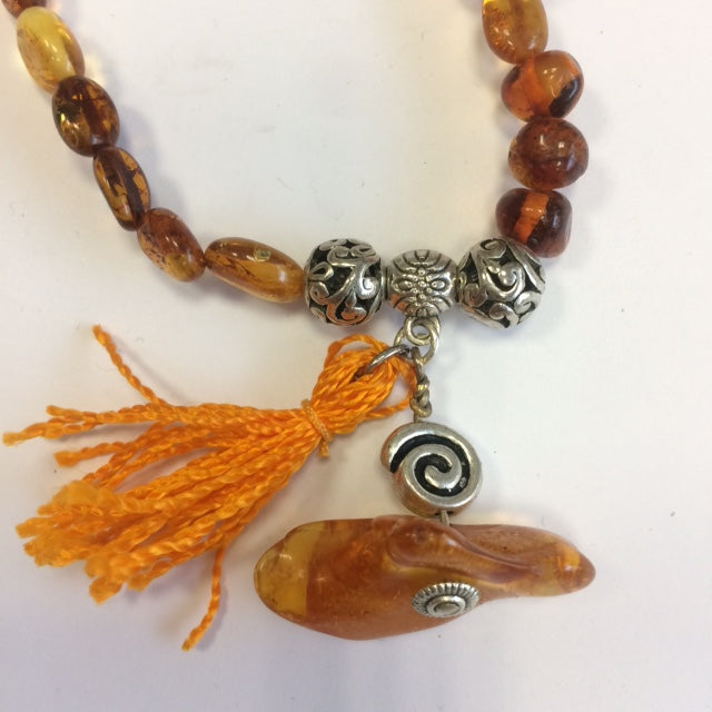 Création Gem & Zen, Mala de 108 perles en perle d'Ambre de 70 centimètres de longueur environ. Qualité AA à AAA, superbe pièce avec pochette de rangement offerte !