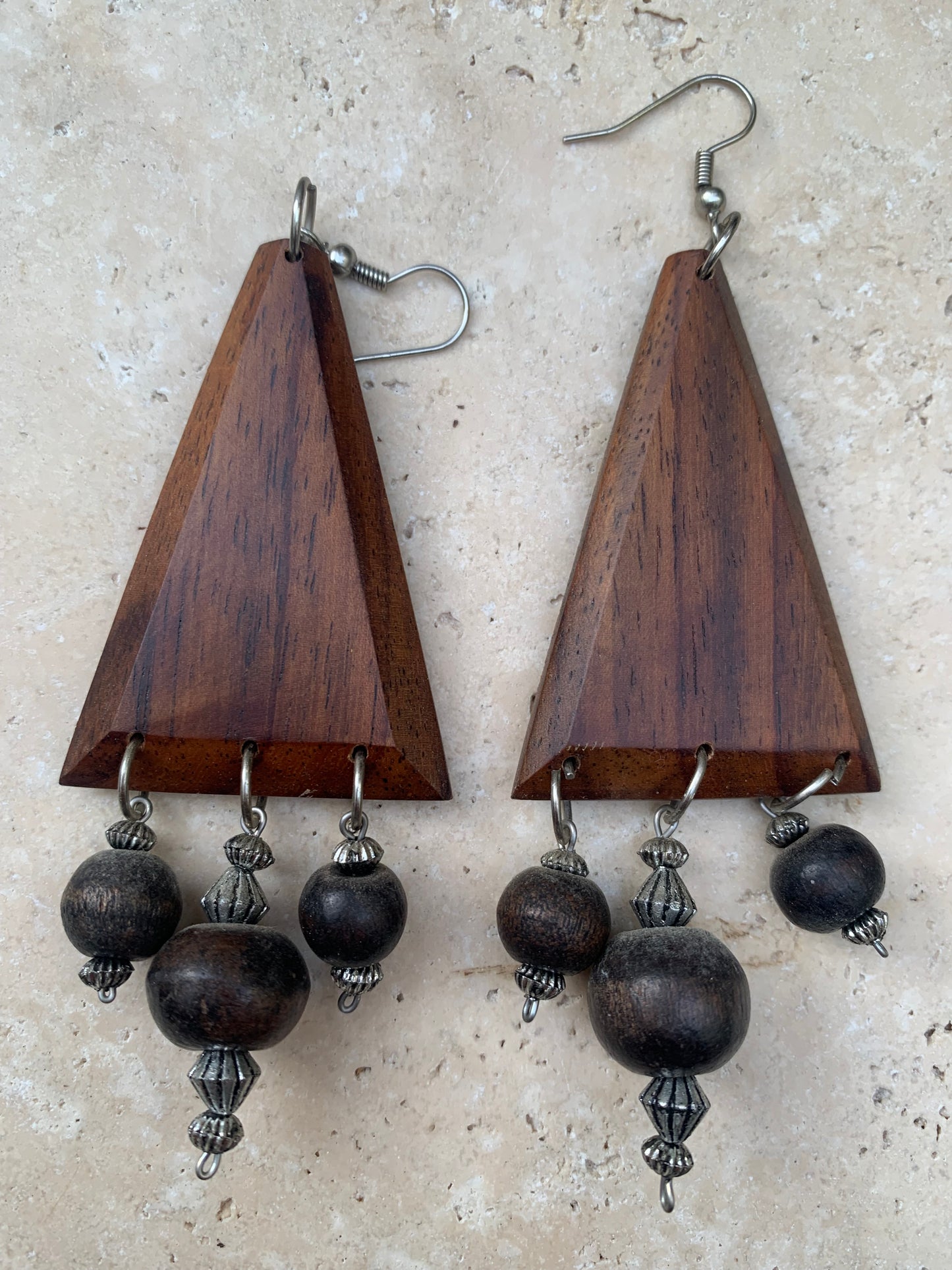 Boucles d'oreilles en bois d'acajou de 6 à 10 centimètres de hauteur, boucle en métal, 2 options : laiton argenté ou Argent 925, superbes pièces !