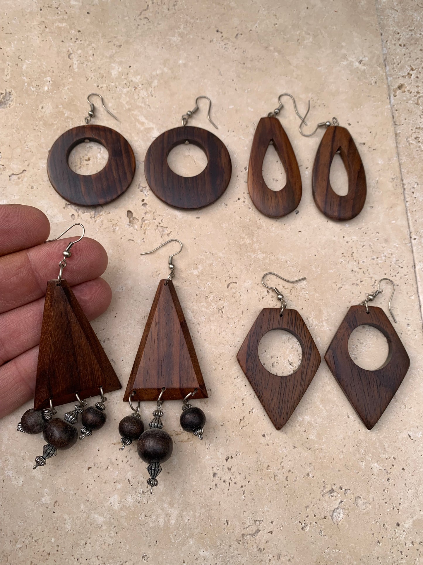 Boucles d'oreilles en bois d'acajou de 6 à 10 centimètres de hauteur, boucle en métal, 2 options : laiton argenté ou Argent 925, superbes pièces !