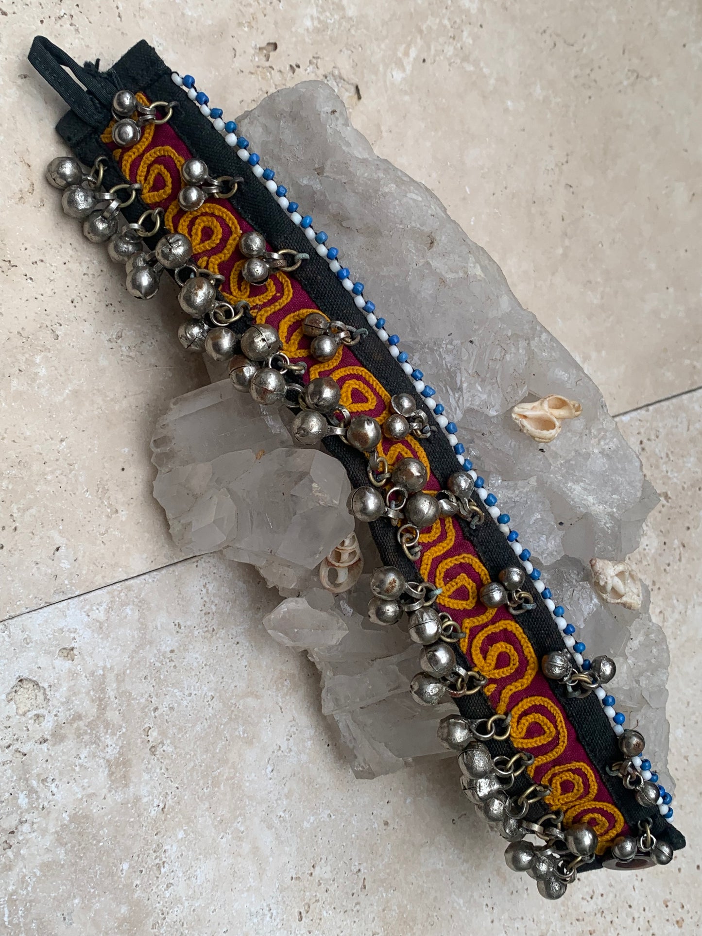 Sélection de bracelets de danses pour chevilles ou autres, fait en textile et perles/ clochettes en métal. Fabrication artisanale faîte en Afghanistan. Parfait pour l'accompagnement !